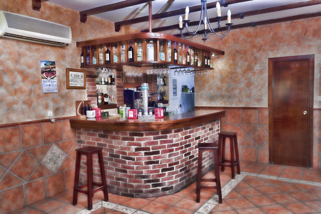 Hostal Dulcinea Esquivias ภายนอก รูปภาพ